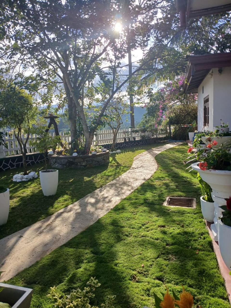 Nine Arch Gap Hotel Ella Bagian luar foto